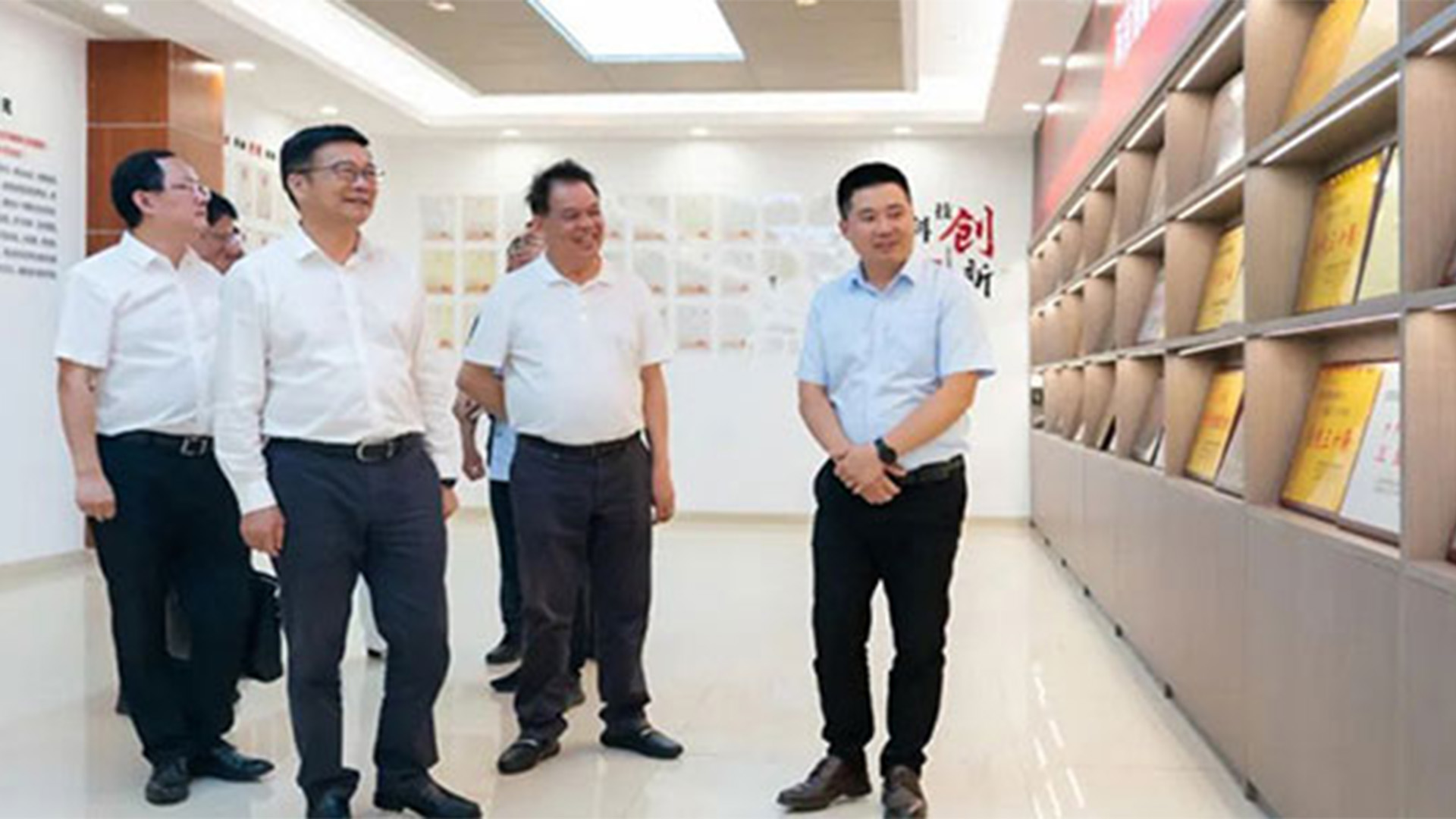 溫州灣新區(qū)黨工委書記、管委會主任周一富走訪浙江石化閥門有限公司